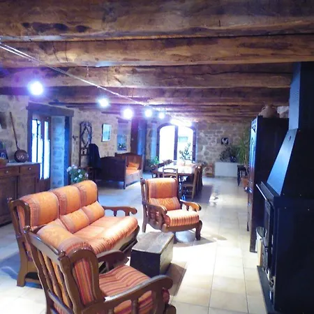 De La Taouyre Hébergement de vacances Saint-Symphorien-de-Thenieres